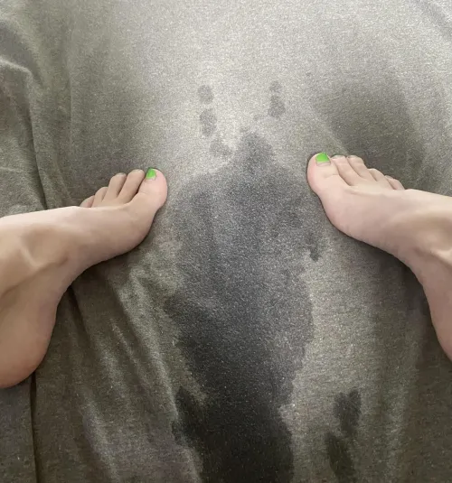 Hot, petite MILF looking to have some fun and open to anything by olliemae22