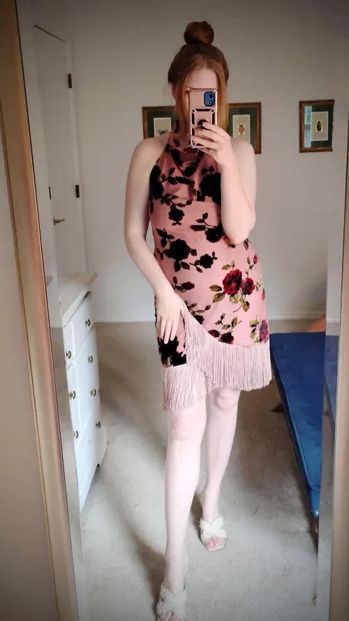 Hot secretary vibes with this high and tight hairbun by redheadAF