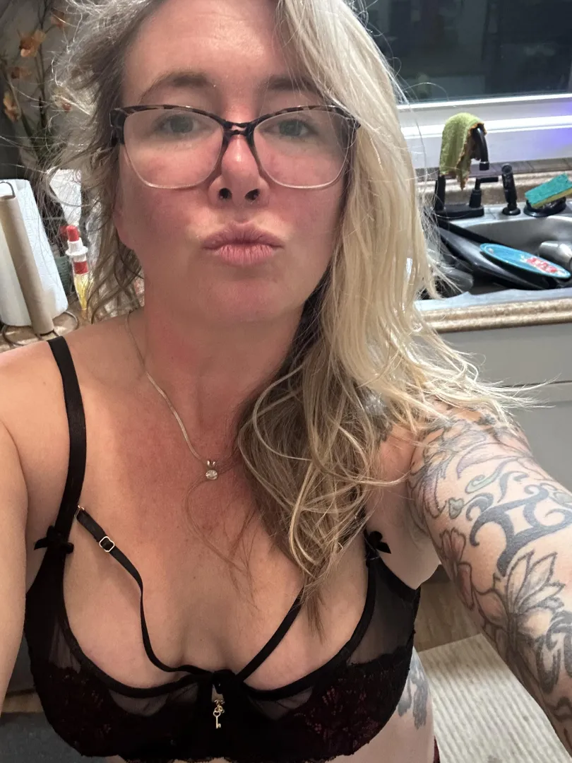 Hot Wife posted by CartoonistDry2002