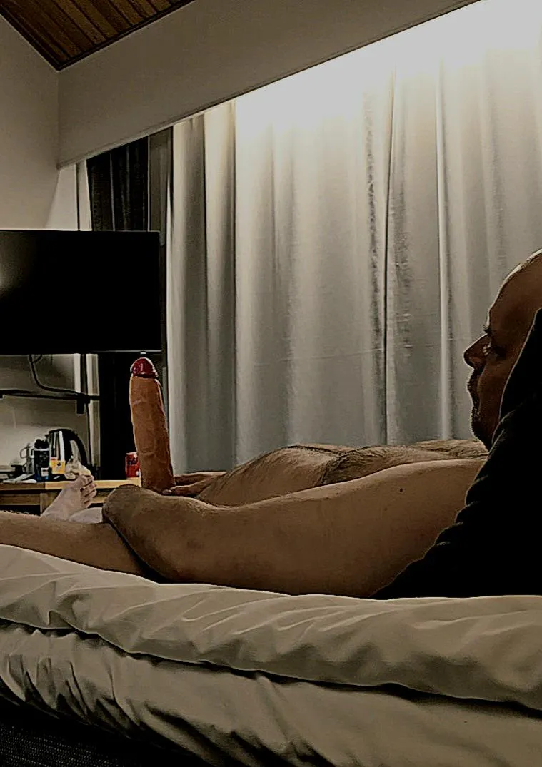 Hotel maid is coming soon.. is this ok? posted by Same-Equipment-4507