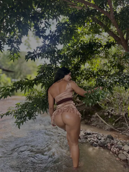 Hottie thick ass will make you happy by maggiemarina