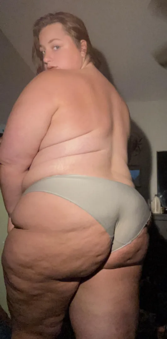 Hours of scrolling and gooning… give in to mommy and kneel  posted by mmunch333