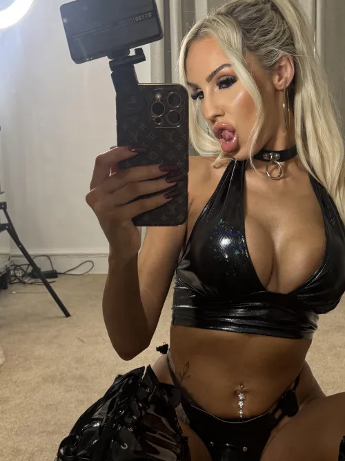 How badly do you want me to strip for you right now? by ImpressiveTeasr