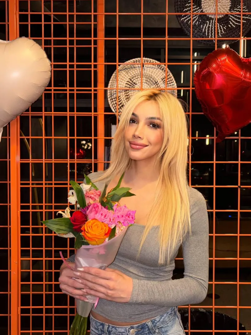 how badly do you want to fuck a trans girl? posted by miiahgoddessonly