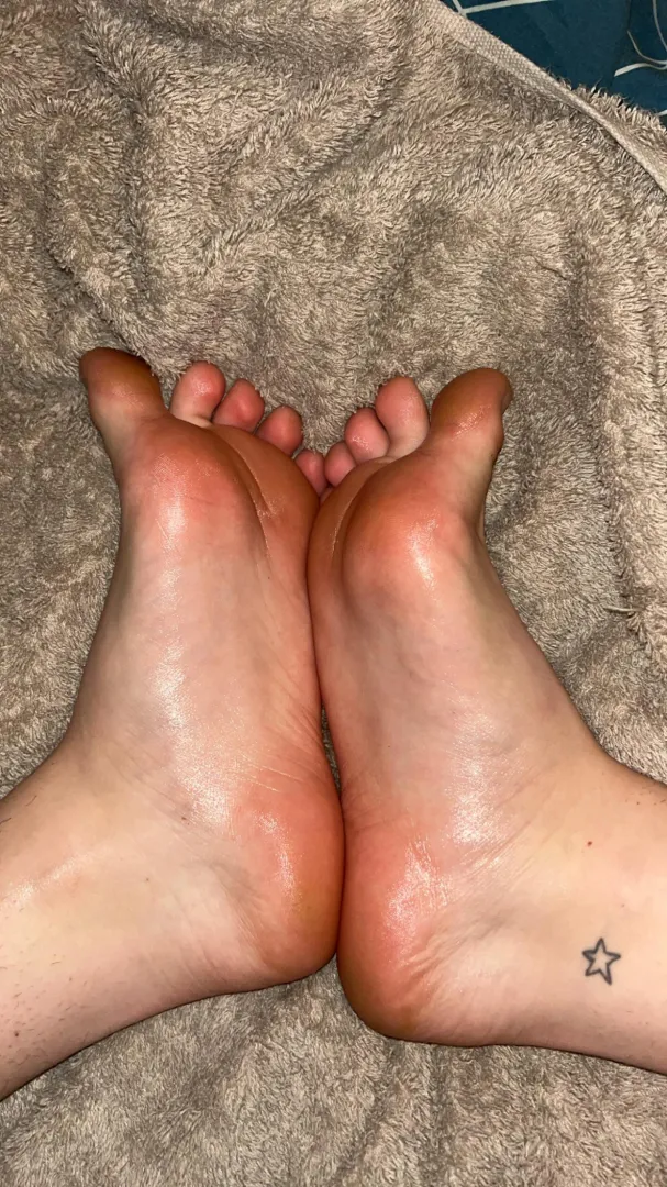 How do I get verified on here? F23, feet content seller posted by ihatelaundrydays