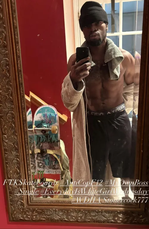 how do I look like this and I’m still singleaf?!‍♀️ by CatchLatter1192