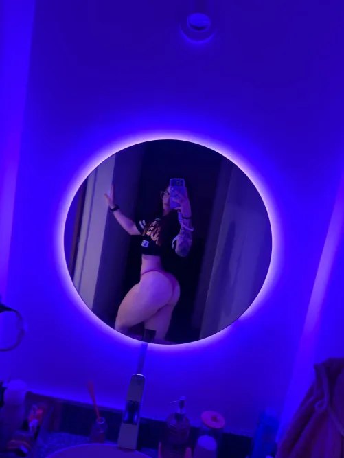 how do u like my curves? by chezypretty