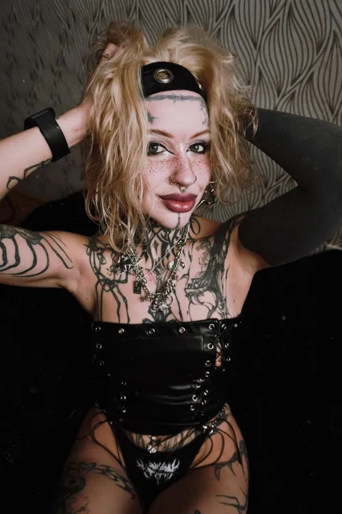 How do you like my outfit? by Muggle666