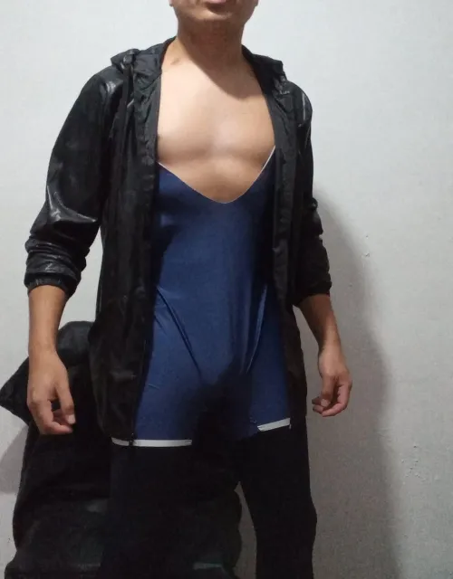 How does my blue singlet look on me? by DryCounter7724