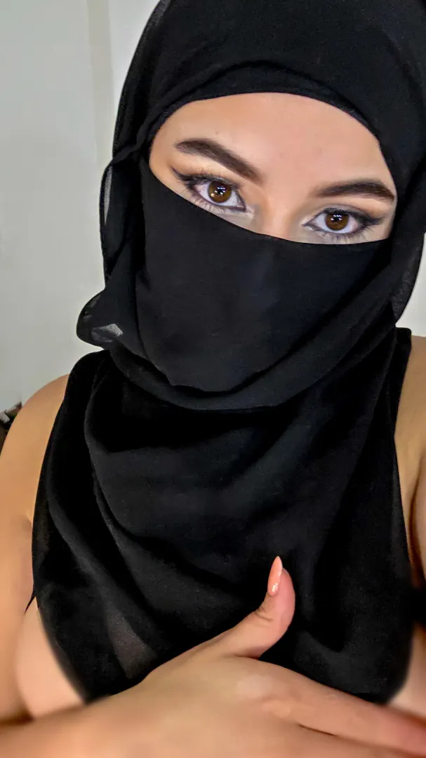 How hard is it already on day 18 of your fasting? Let me make it harder posted by nami_yuna