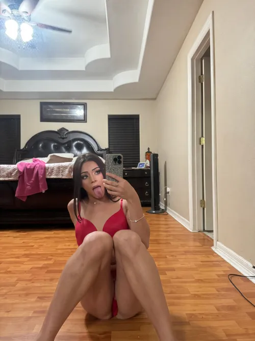 How horny this pose makes you, 1-10? by taylortsgirl