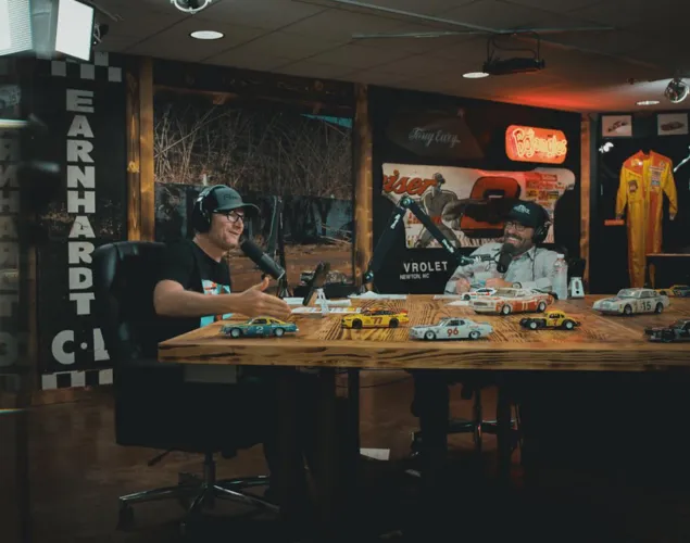 How is Dale Jr’s podcast set better than most comedians? I see this happen a lot. It seems that Comedians have the worst sets of all. by orlando-shroom