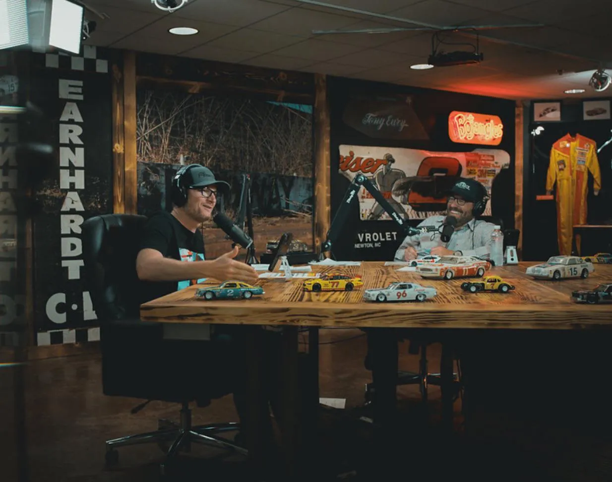 How is Dale Jr’s podcast set better than most comedians? I see this happen a lot. It seems that Comedians have the worst sets of all. posted by orlando-shroom