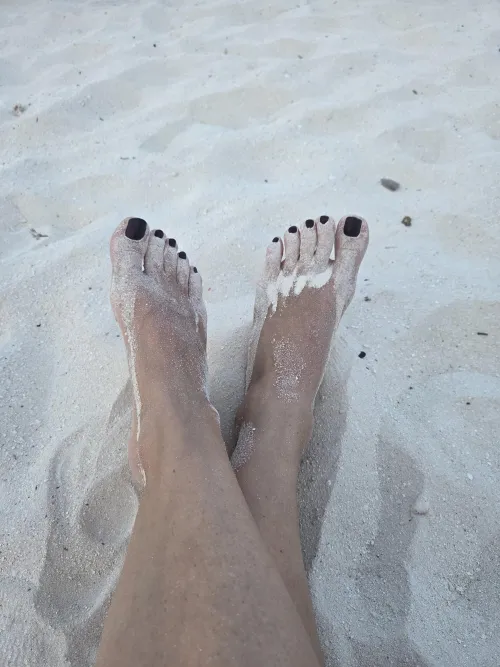 How long do you need to fall in love with my feet? by NatalieGoddesss