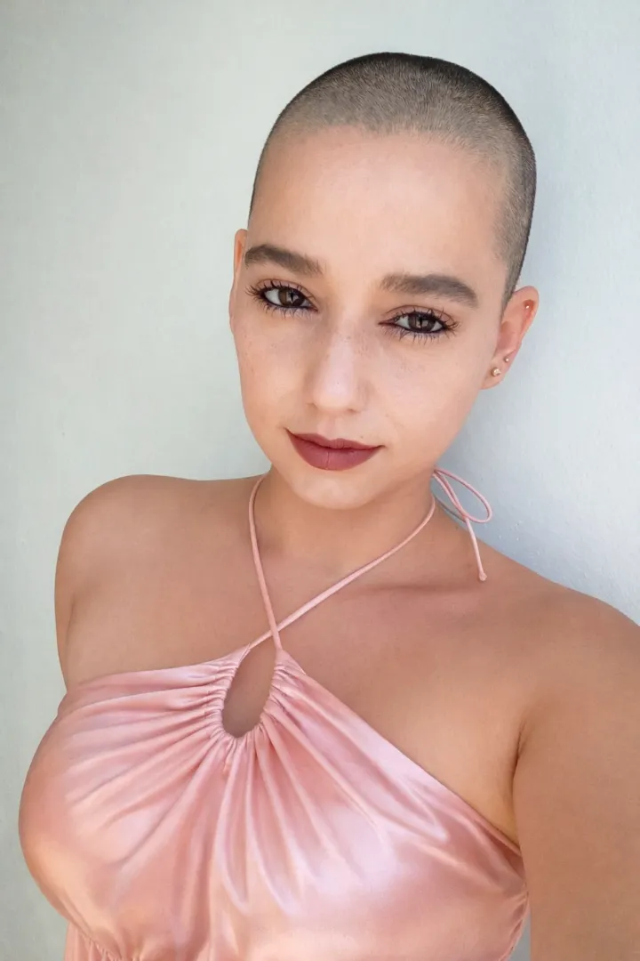 How many betas here are ready to obey orders and live at my feet? posted by rahelbald