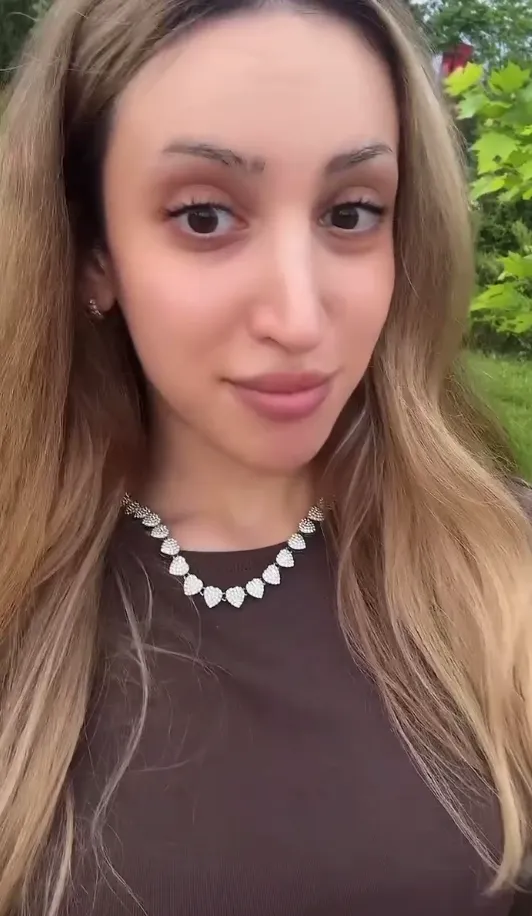 How many inches have you got to slip inside me?  posted by EvvaXo