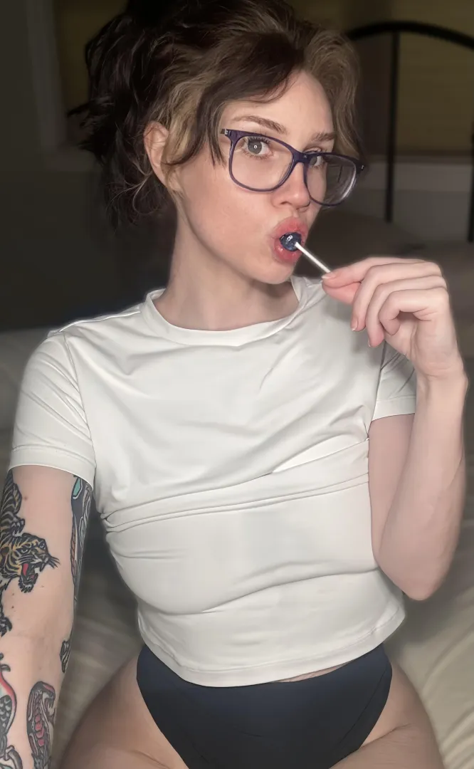 how many licks does it take? posted by Livvy_Luxxx