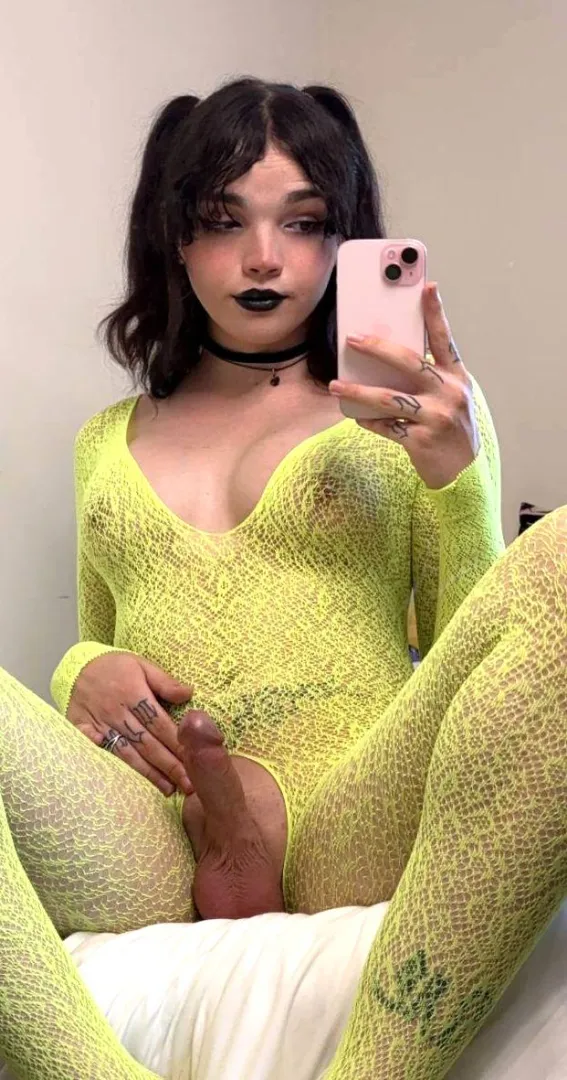 How quick you can make me cum like this? posted by PinkyHadid