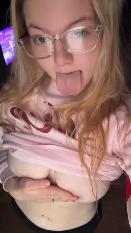 how sexy is my tongue by theprettiestJ