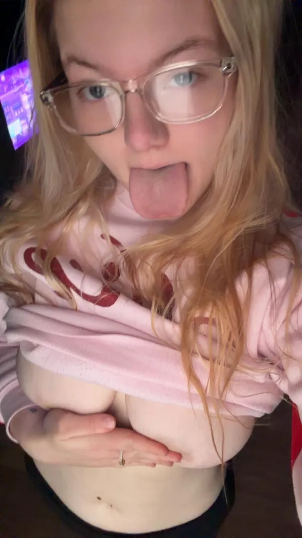 how sexy is my tongue posted by theprettiestJ