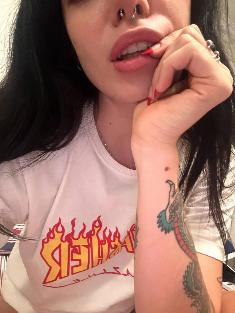 how teasing my lips are? posted by JoanaLiz