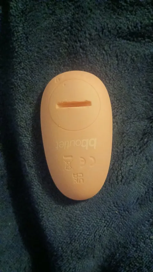 How the hell do I get this battery pack open? by cutiekitty215