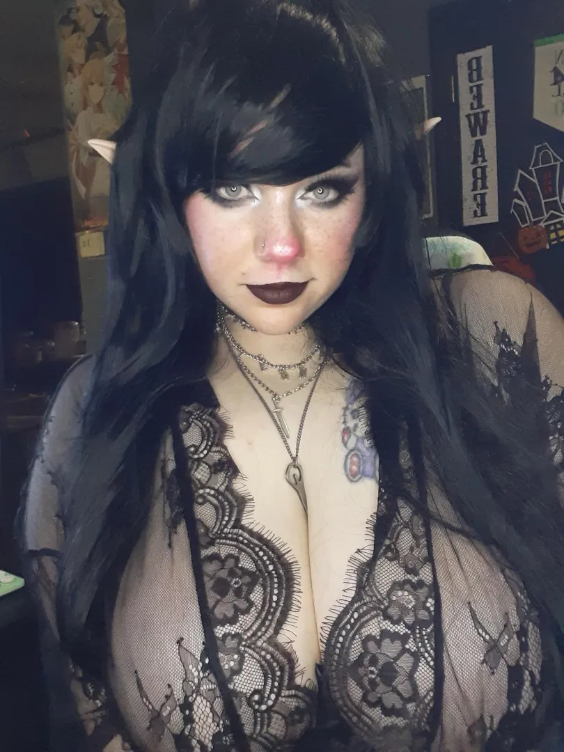 How we should spend the weekend: Lord of the Rings marathon, yummy food, and all the orgasms ;) posted by Yourwitchygirl