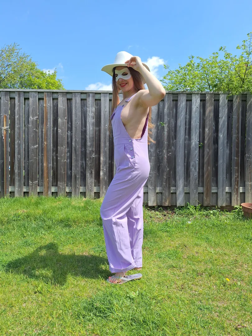 Howdy posted by MaskedModel4U