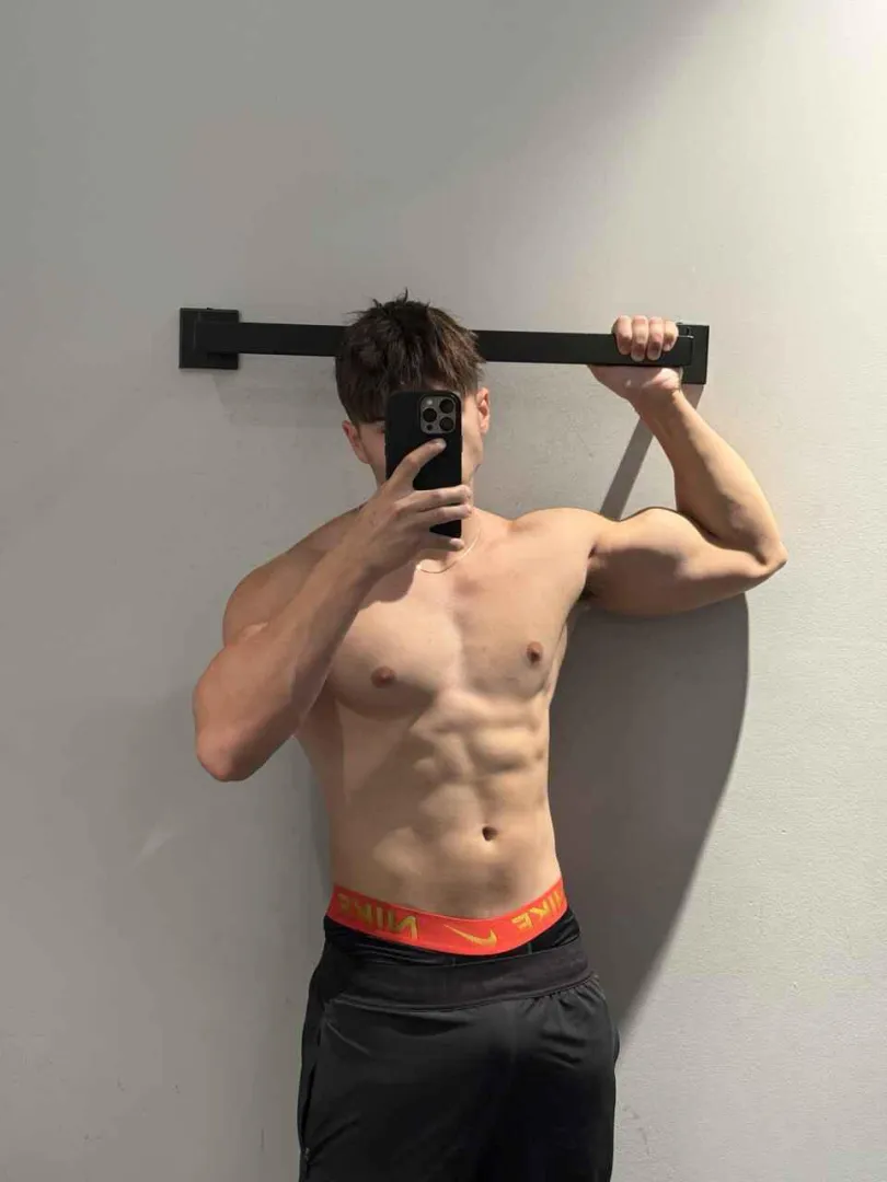 How’s my Bicep posted by HornyKrakenOverdrive