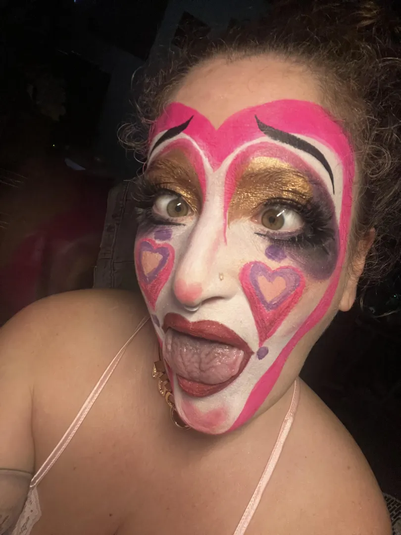 Hows my new clown doing? posted by StupidDollTrainer