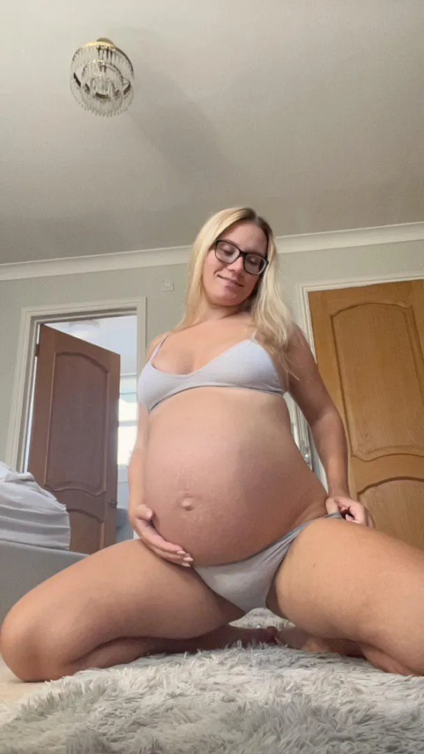 Huge and horny. Is my belly sexy? posted by pregnantjennyxo