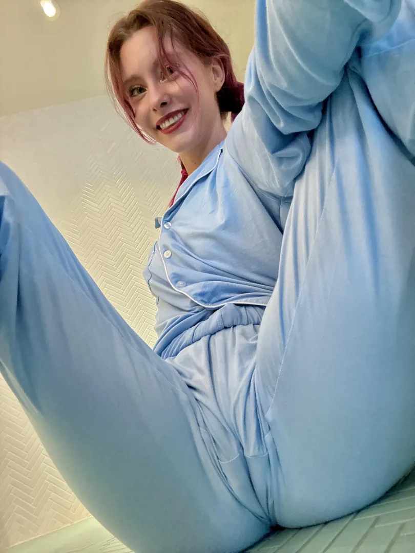 hungry pussy always stuffed posted by Potteryprincess1