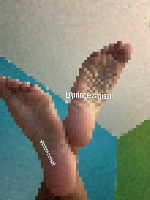 hunting for new subs …dm to serve  by yourprincessmissii