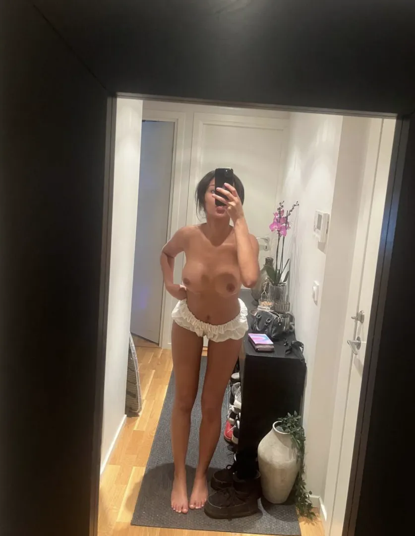 Hvad synes du om mine tutter? posted by saffrentha