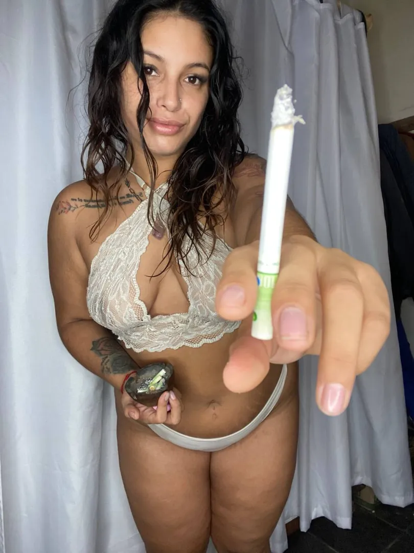 I already smoked a lot alone, come here, this is to share... posted by doceminina