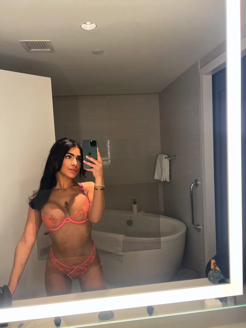 I always feel the sexiest in an HB set posted by omgitslaur444