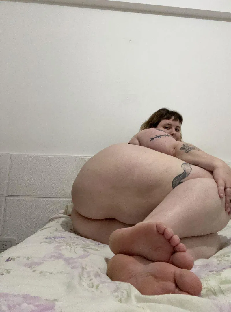 I always overthink my body when I snap a photo. Tell me straight, does my chubby figure still get your eye? Y or N? posted by EchoOfDesired