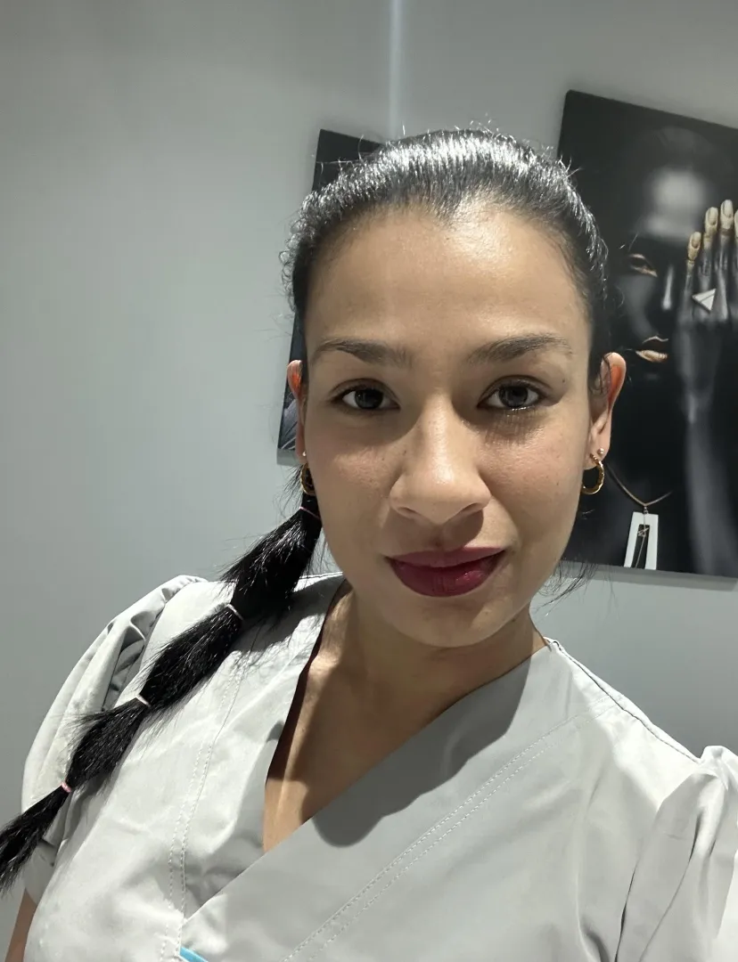 I always paint them red, but today I wanted them a bit darker. posted by Monserrat-28