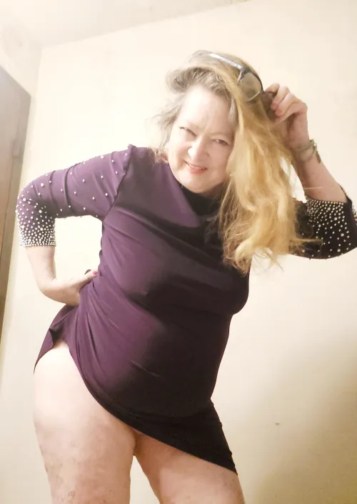 I am a horny mom next door dressed for easy access by blondiedi1223