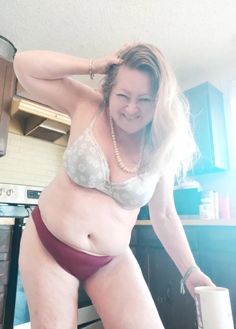 I am a milf over 46 so pound me hard posted by blondiedi1223
