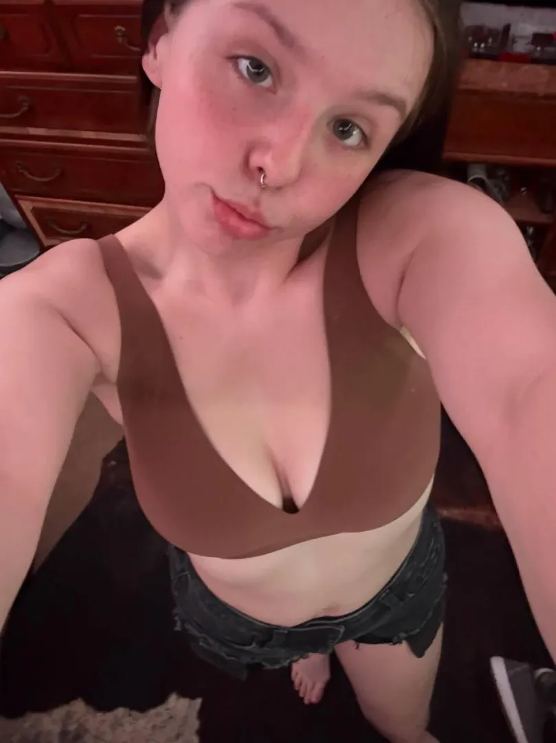 I am so horny, I need a naughty guy posted by cassieonlyxo