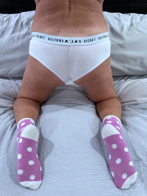 I am still around, just been busy. Christmas customs are available, here is a recent sample of a custom request ❤️ by ChubbyGirl69