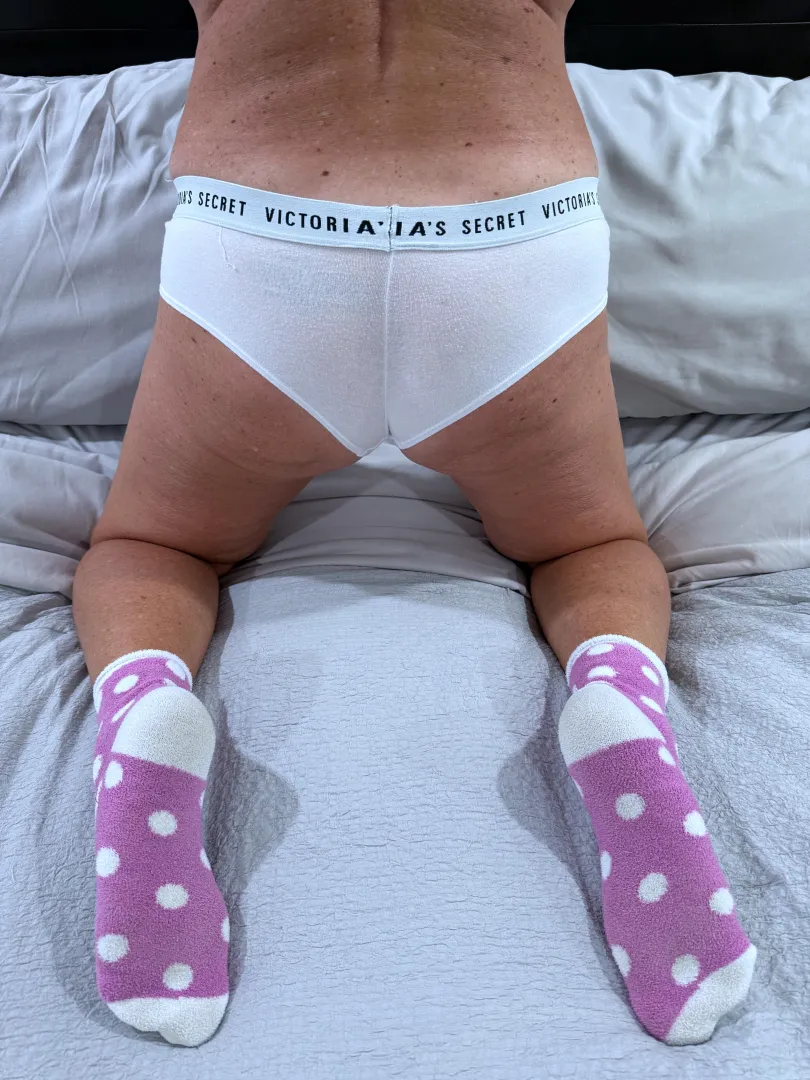 I am still around, just been busy. Christmas customs are available, here is a recent sample of a custom request ❤️ posted by ChubbyGirl69