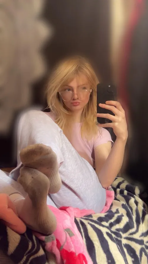 i bet u wish u could sniff through the screen gooner :P by broke4barbie