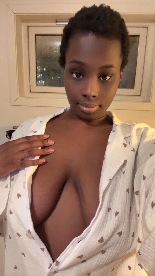 i can be a cutie and naughty gf if u want by missebonygirl