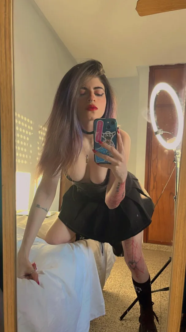 I can be a dominant and kinky GFE...but I like the connection. Are you curious?  Come and tell Mommy what you like  posted by goddess_sekai