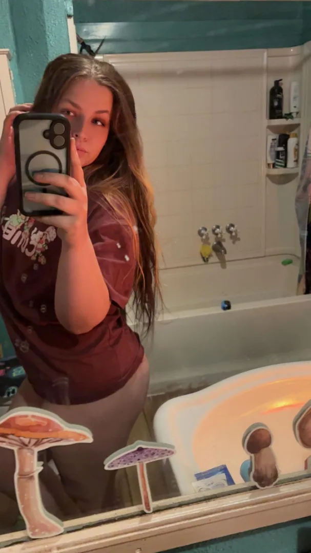 I can lift the shirt up for you if you’d like to see posted by wildxxxflower