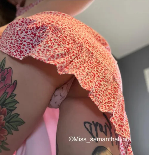 I can only hope someone sees my fat pussy in panties when I bend over by miss_samanthalynn