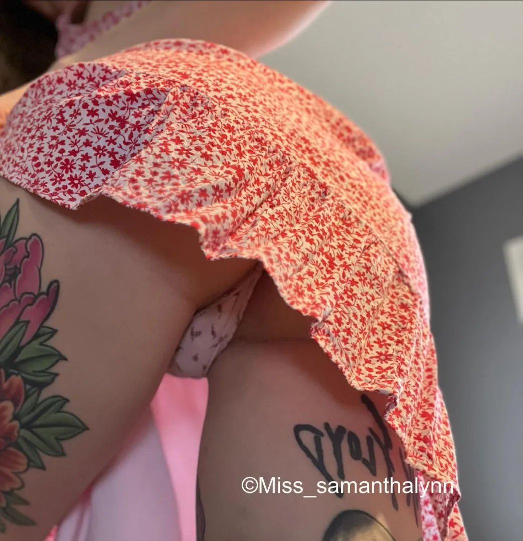 I can only hope someone sees my fat pussy in panties when I bend over posted by miss_samanthalynn