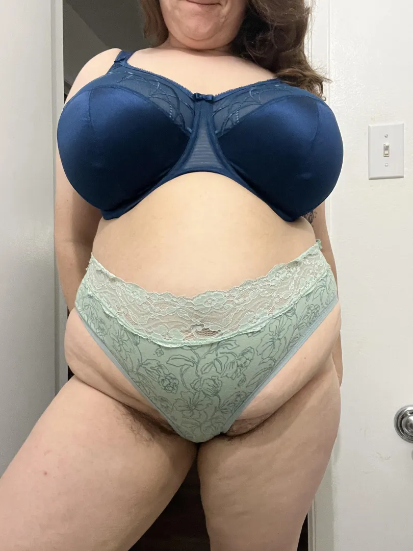 I can’t contain my pussy posted by MassiveApple3405